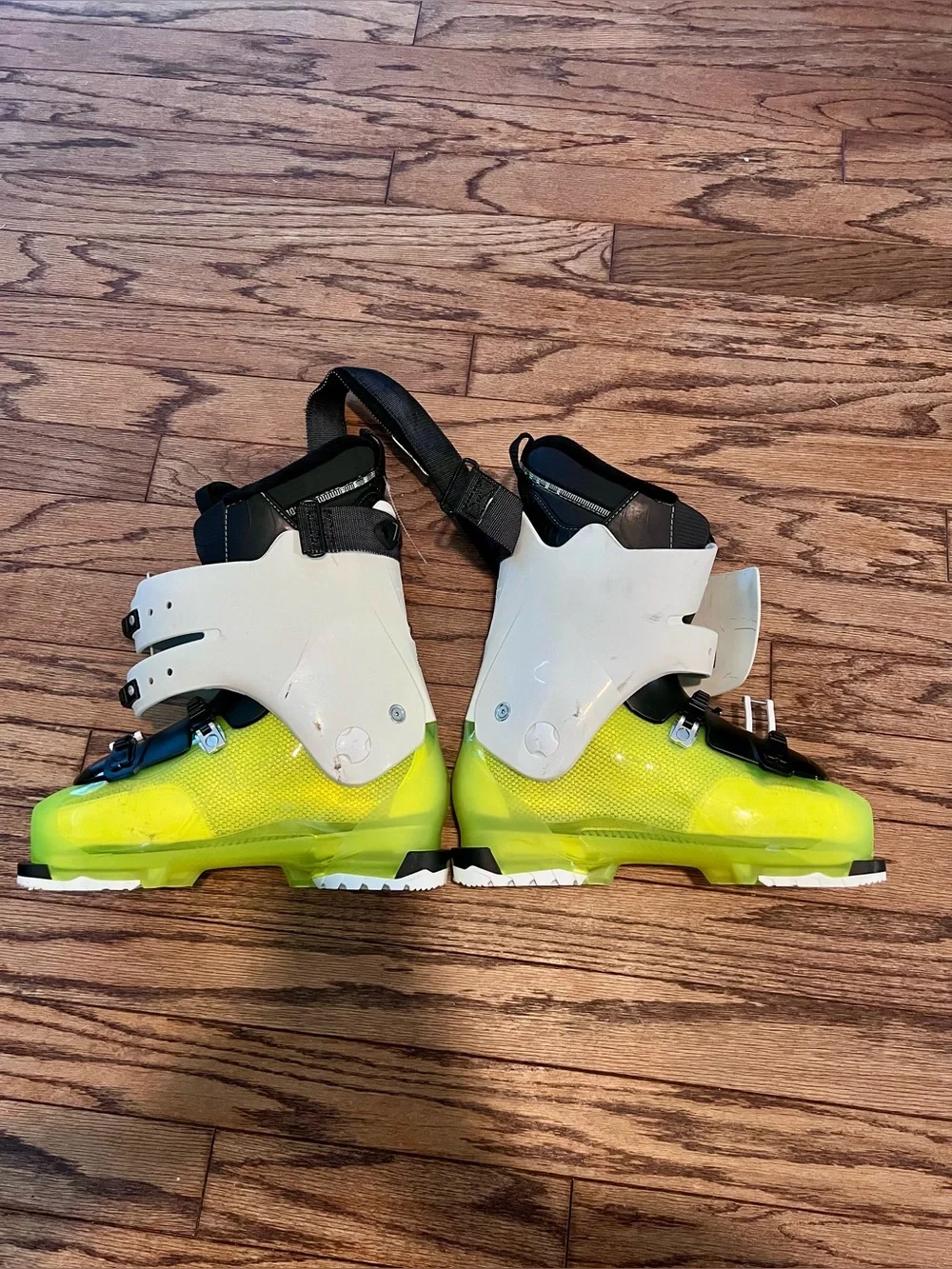 Acid Green/White Avanti AX 120’s